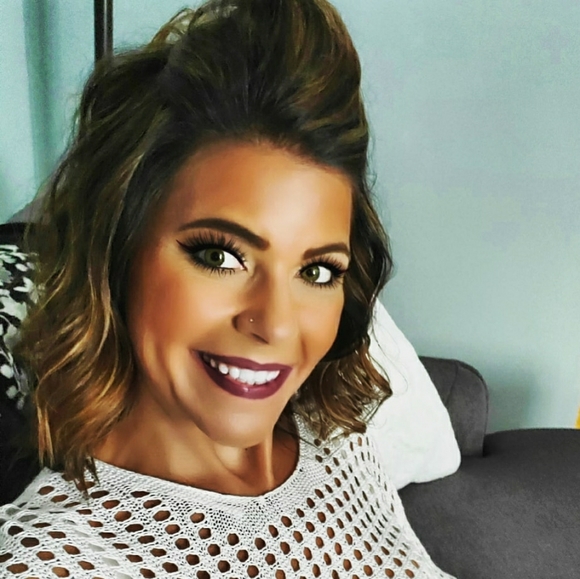 Meet your Posher, Janel - Picture 1 of 3